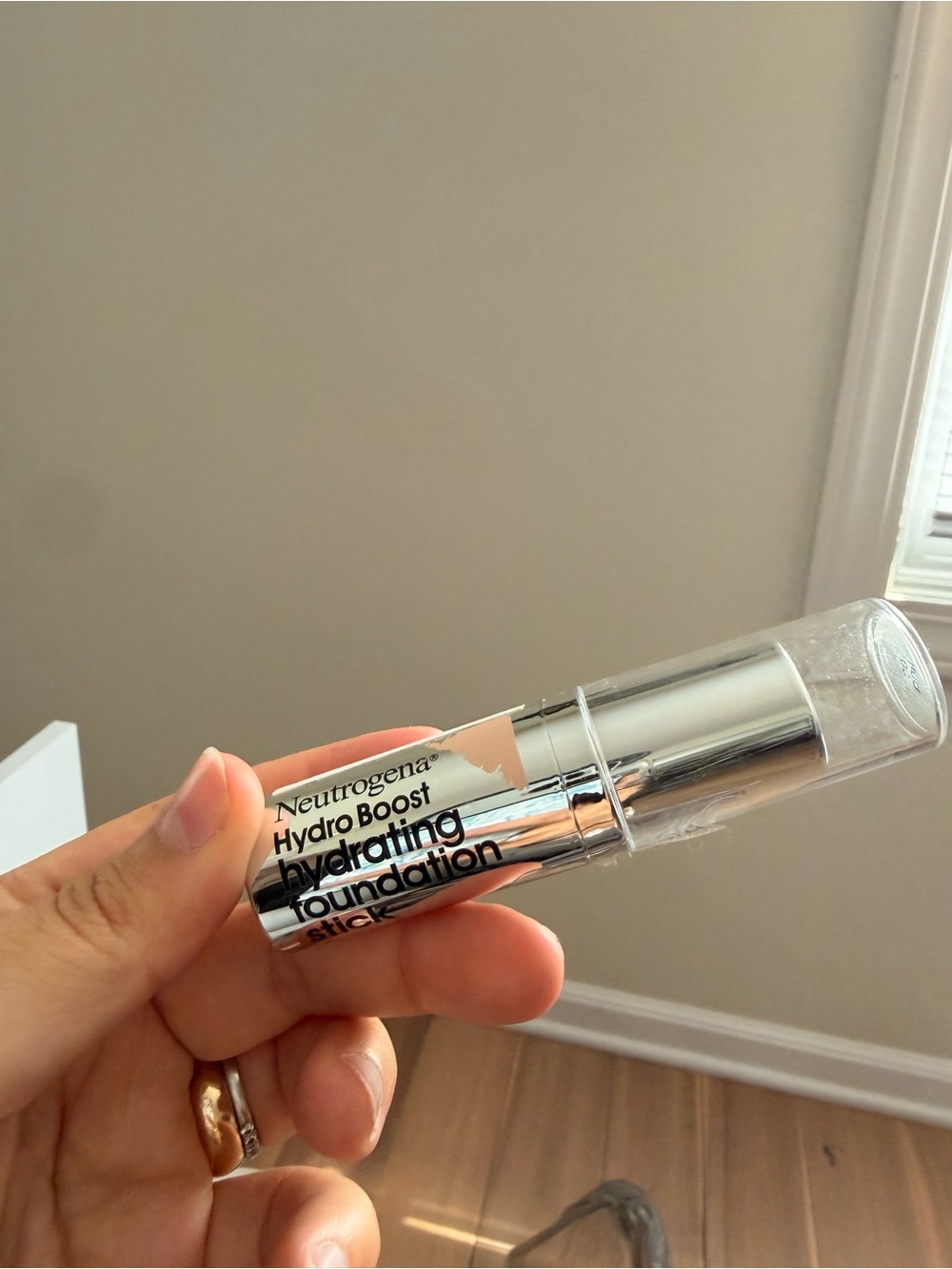 Neutrogena Hydro Boost Hydrating Foundation Stick - Light Beige